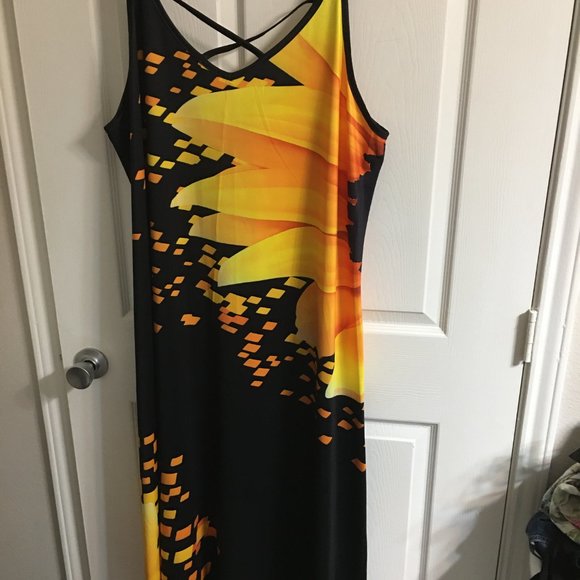 Sexy Sunflower Dress, Black & Yellow Size 2X Price is FIRM Sun1 - Picture 4 of 7